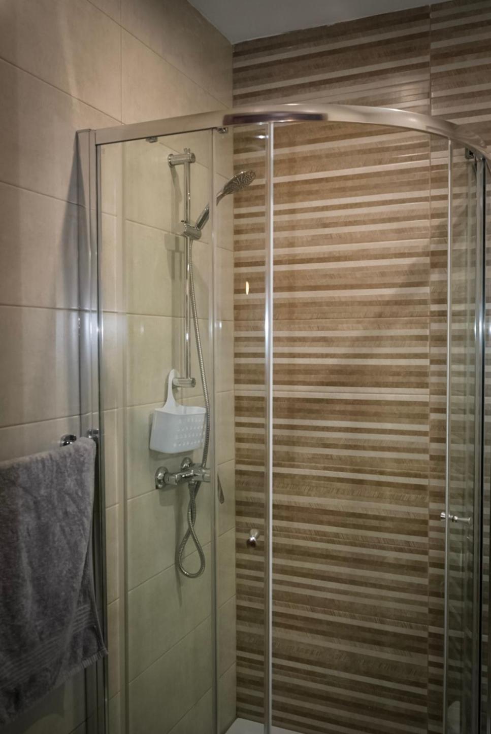 Comfort And Convenience Flat 4 Dad'S Court Сейнт Полс Бей Екстериор снимка