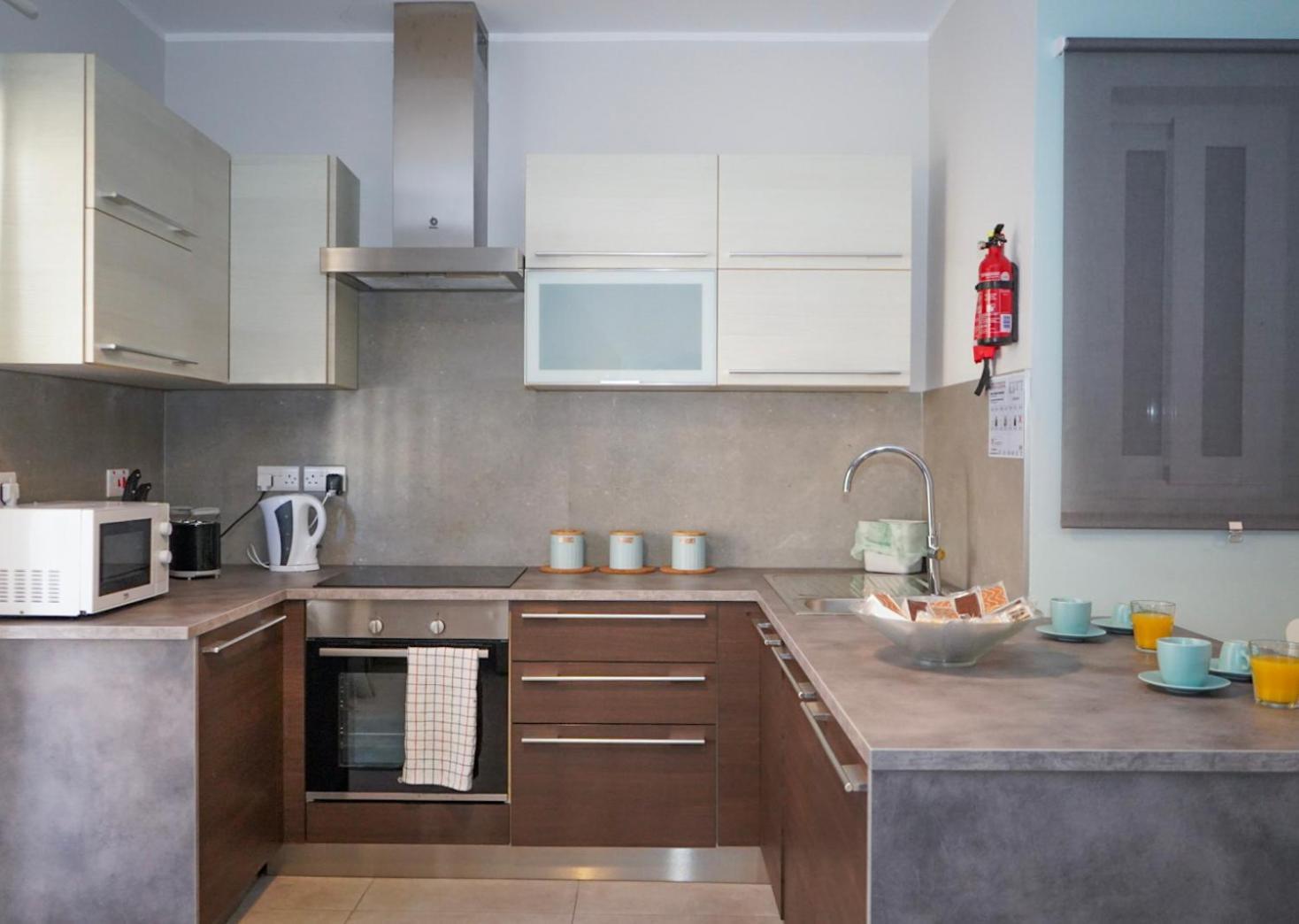 Comfort And Convenience Flat 4 Dad'S Court Сейнт Полс Бей Екстериор снимка