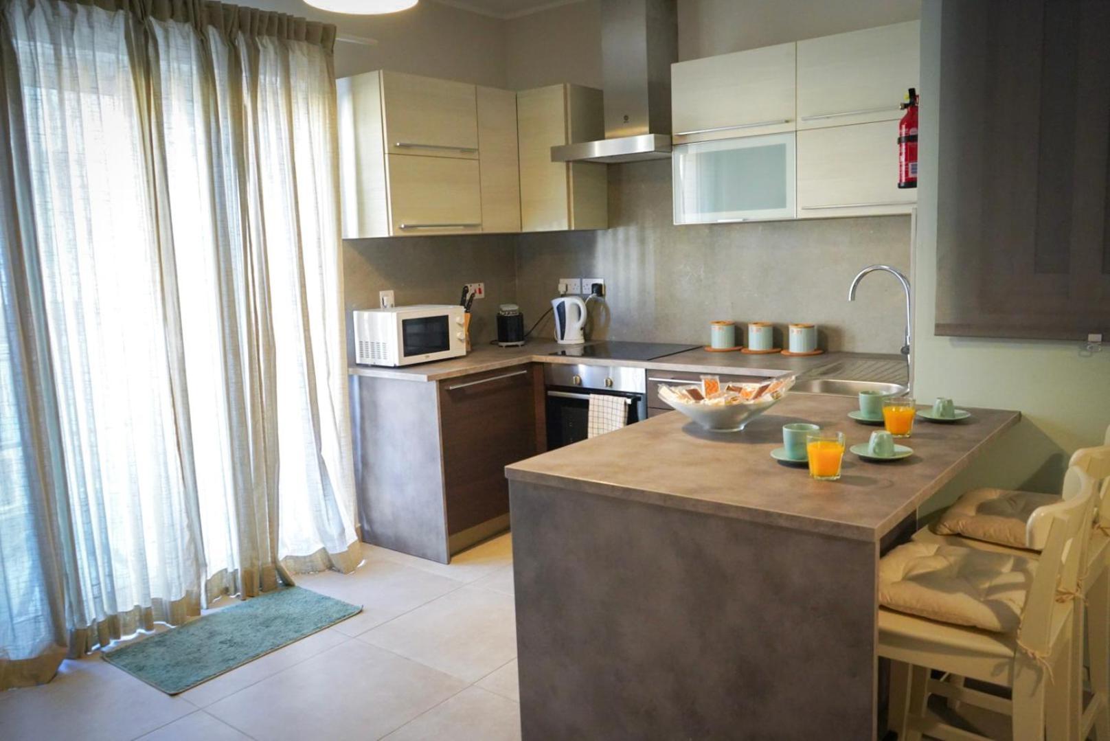 Comfort And Convenience Flat 4 Dad'S Court Сейнт Полс Бей Екстериор снимка